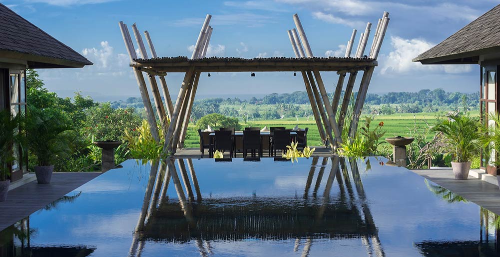 Villa Mandalay - <em>Balé</em> with rice field view<br />