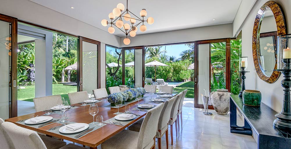 Seseh Beach Villa II - Dining area setting