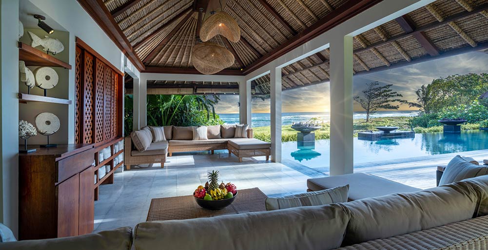 Seseh Beach Villa I - Semi-outdoor sitting area