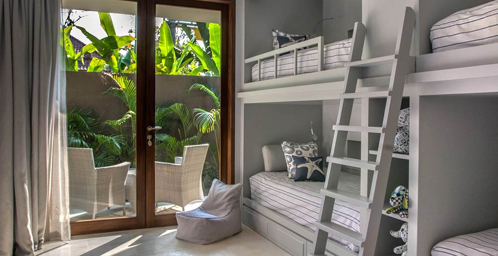 Seseh Beach Villa II - Kids bedroom and terrace