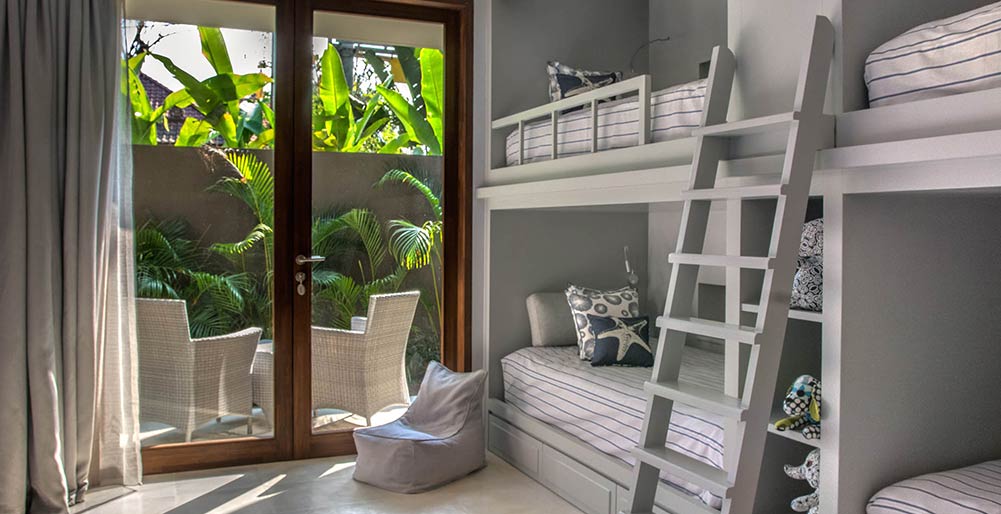 Seseh Beach Villa II - Kids bedroom and terrace