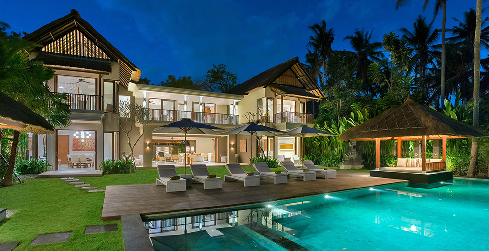 Seseh Beach Villa II - The villa lit up at night