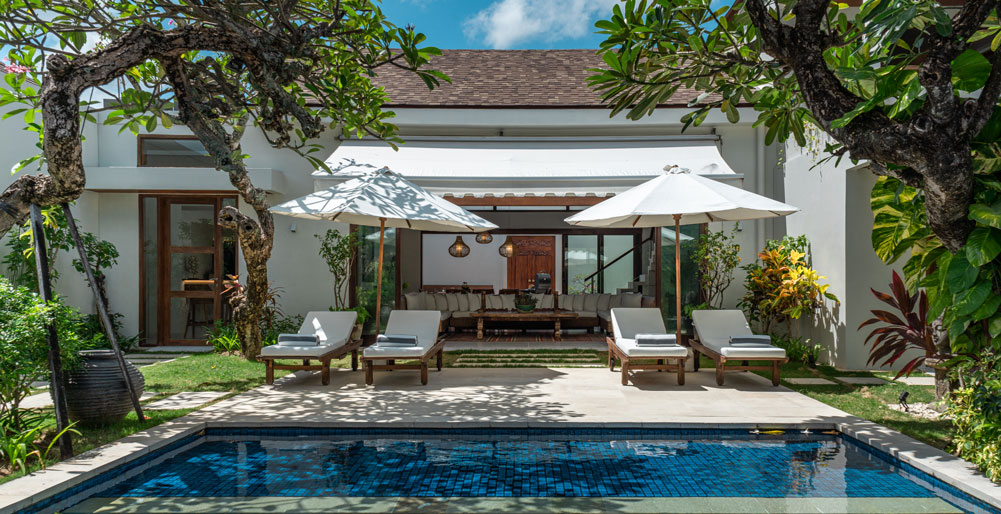 Villa Emmy - Relaxing sun loungers by the pool