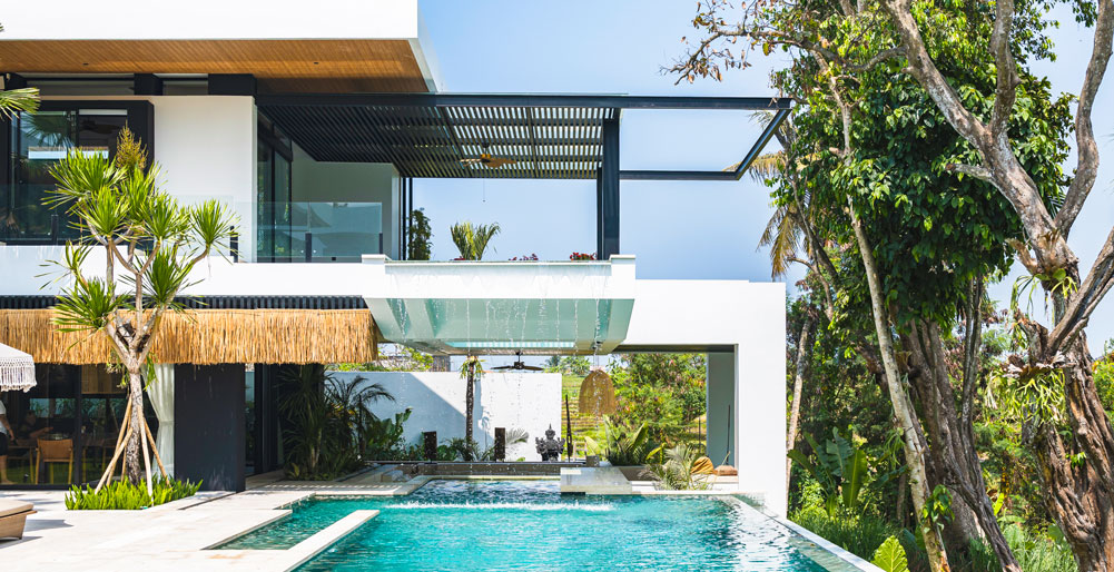 Villa Nica - The sun deck with a gorgeous view the pool