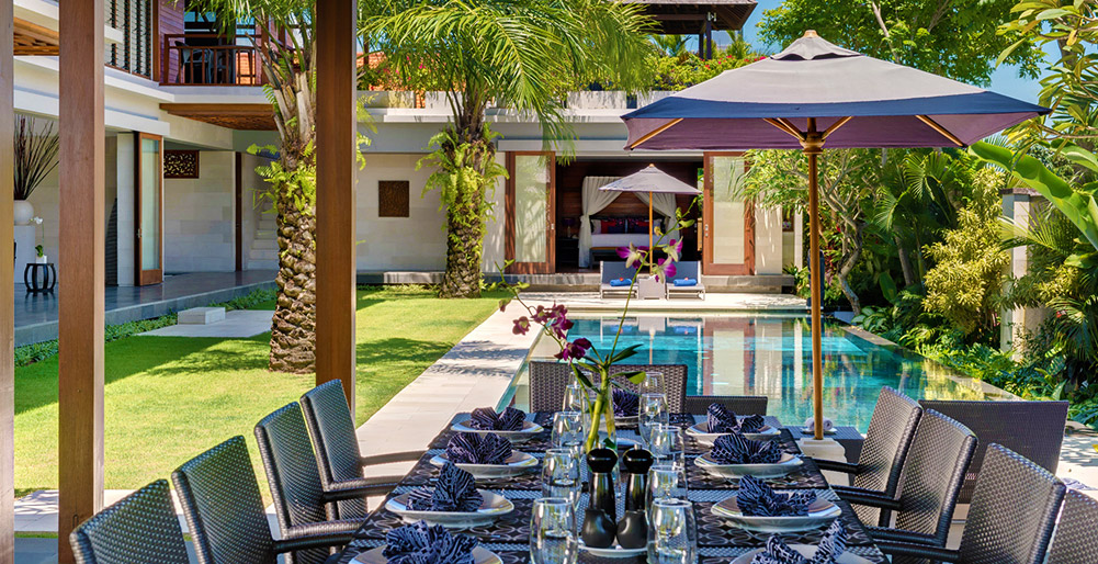 Bendega Complex Rato - Dining table setting with master bedroom in the background