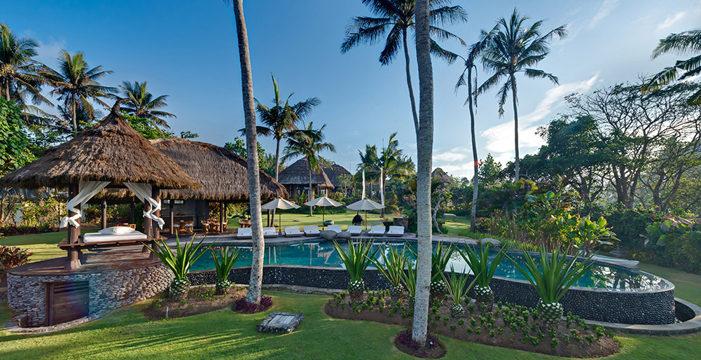 Taman Ahimsa - Swimming pool and villa in the background