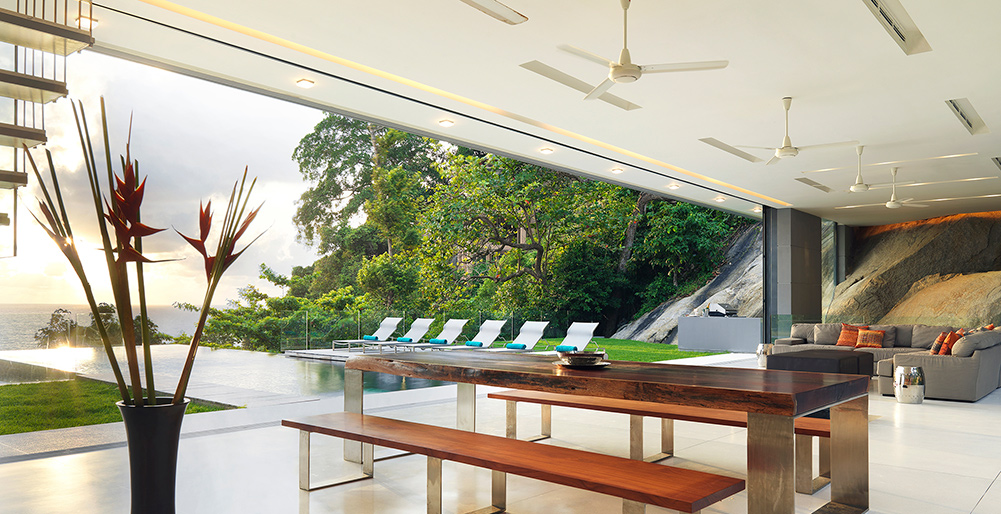 Villa Amanzi Kamala - Breezy dining area by the pool