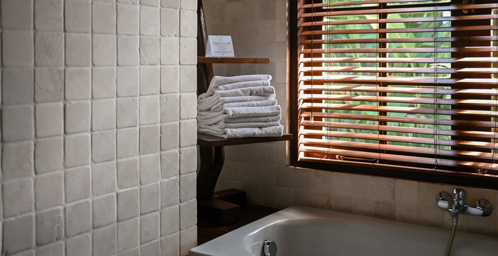 Villa San - Lovely guest bedroom bathroom