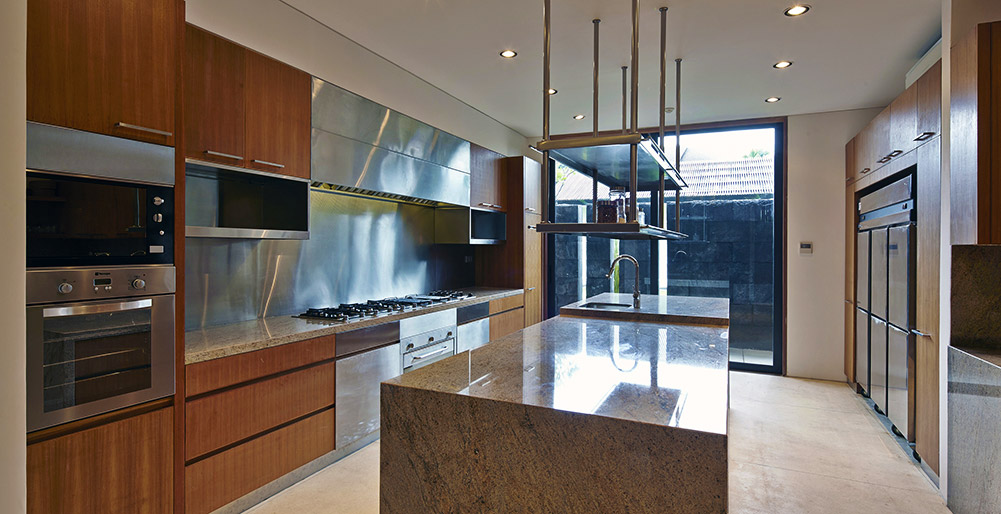 Arnalaya Beach House - Kitchen space