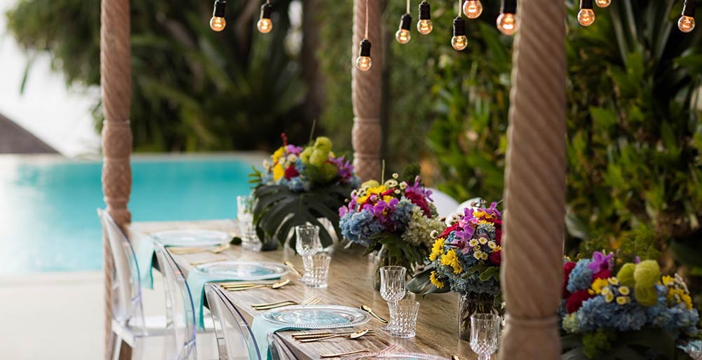 Grand Cliff Front Residence - Flower table pool