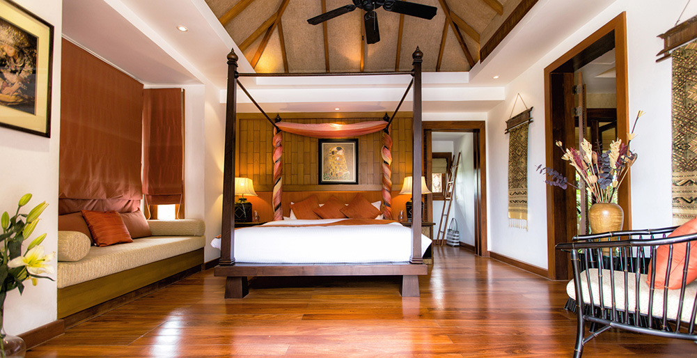 Baan Surin Sawan - Opulent master bedroom