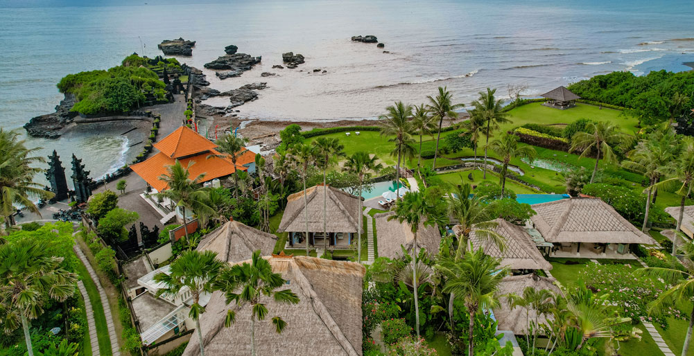 Villa Tanju - Sprawling pavilions by the sea