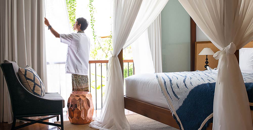 Villa Indrani - Staff preparing guest bedroom