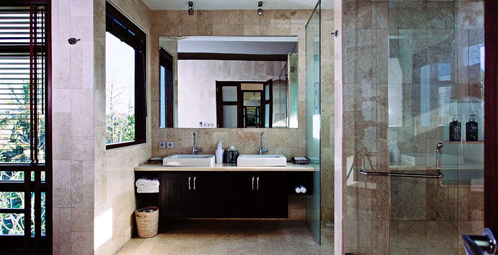 Villa Umah Daun - Ensuite with glass shower