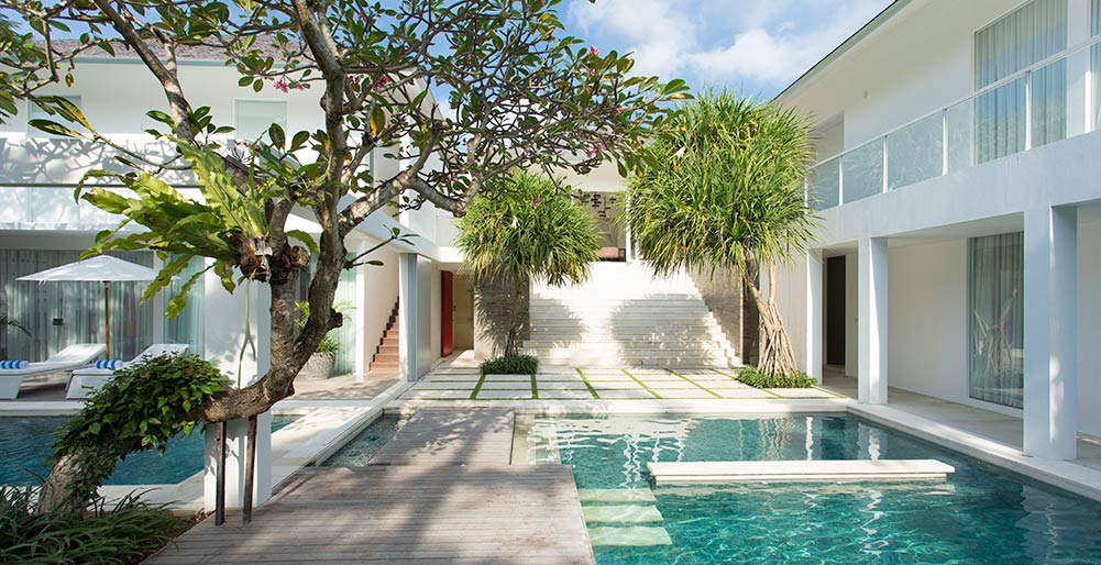 Villa Canggu North – Walkways between pools of North and South