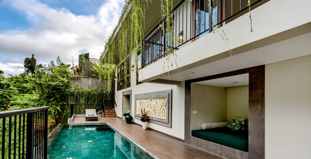 Pala Ubud - Villa Batur - Relaxing recessed lounge bed by the pool deck