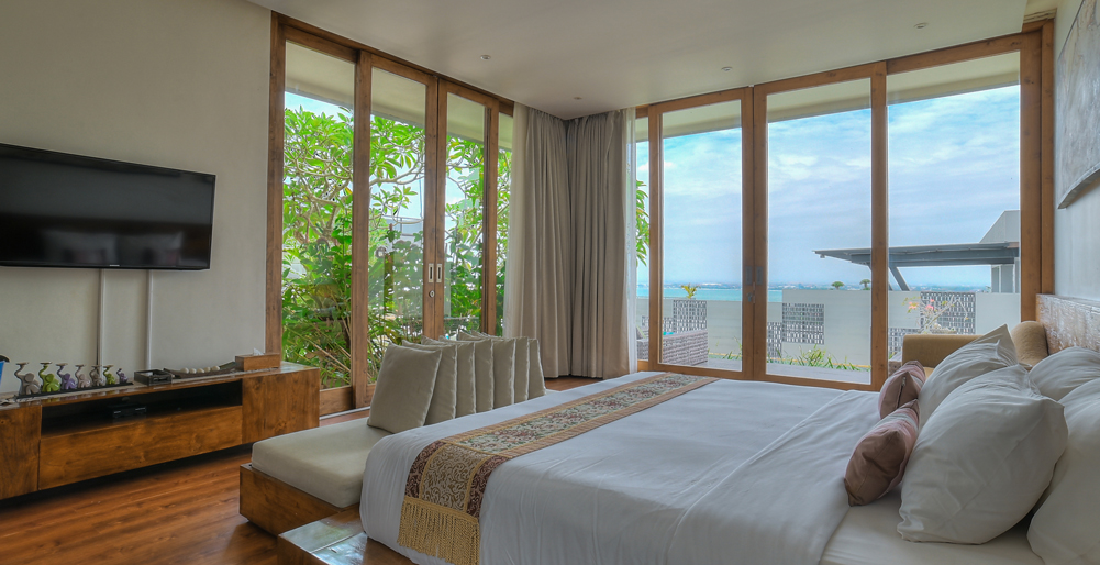 Villa Aiko - Restful poolside guest bedroom