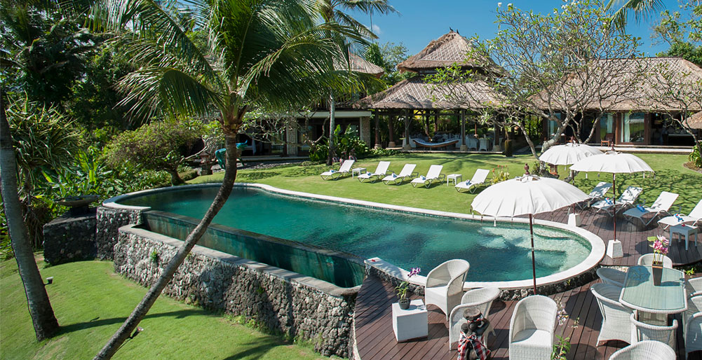 Villa Sungai Tinggi-Poolside