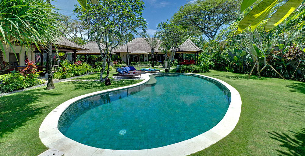 Villa Kakatua - Midday by the pool