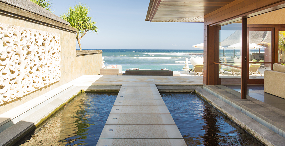 Villa Bayu Gita Beachfront - Pathway to deck