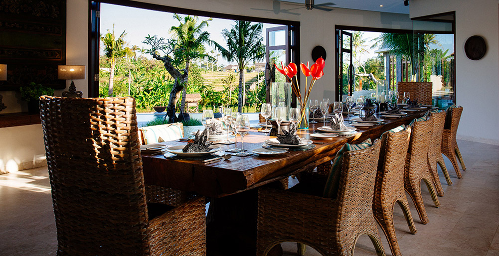 Villa Umah Daun - Indoor dining area