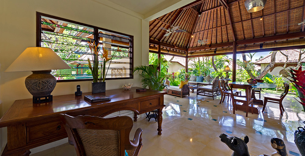 Villa Kedidi - Writing desk