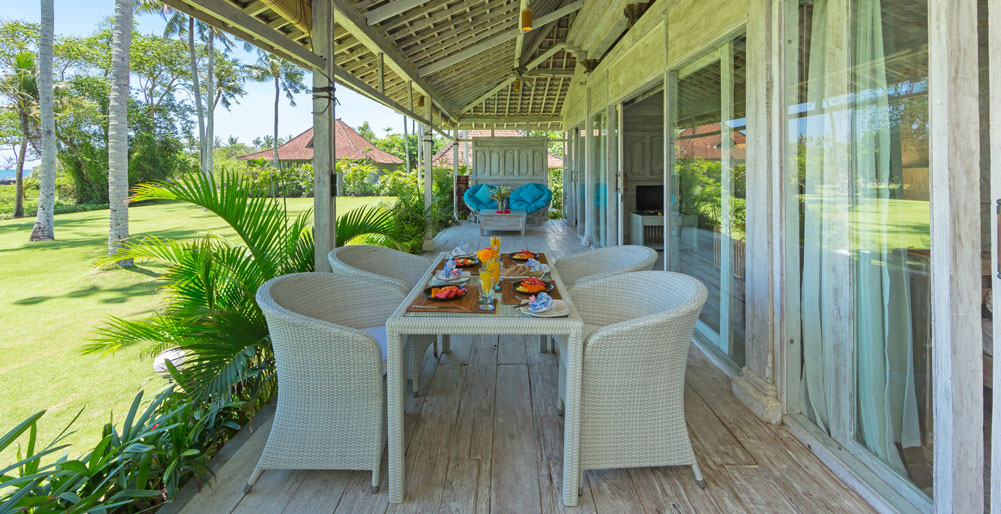 Sungai Tinggi Beach Villa - Joglo dining area setting