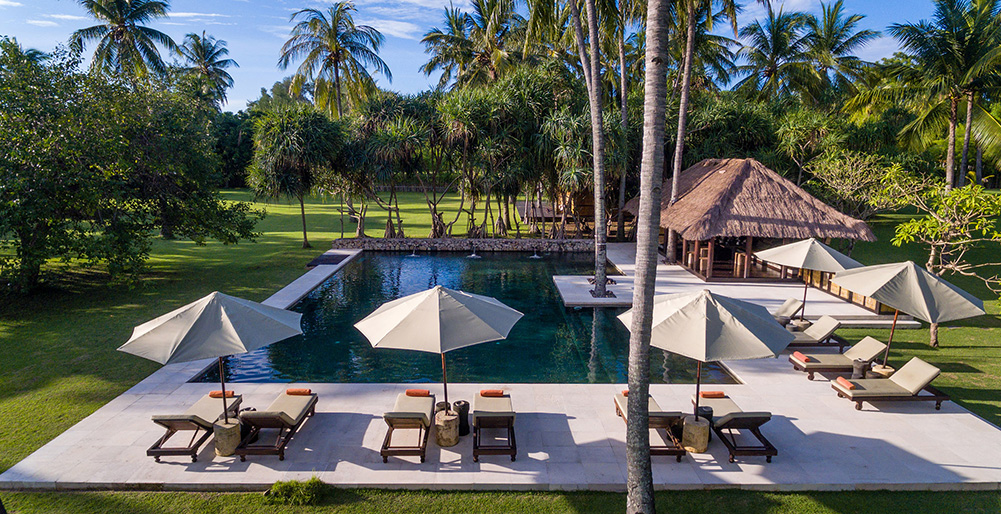 Sira Beach House - The pool