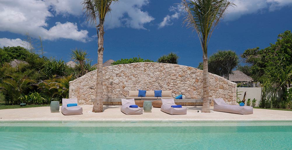 Villa Seascape - Poolside sunbeds